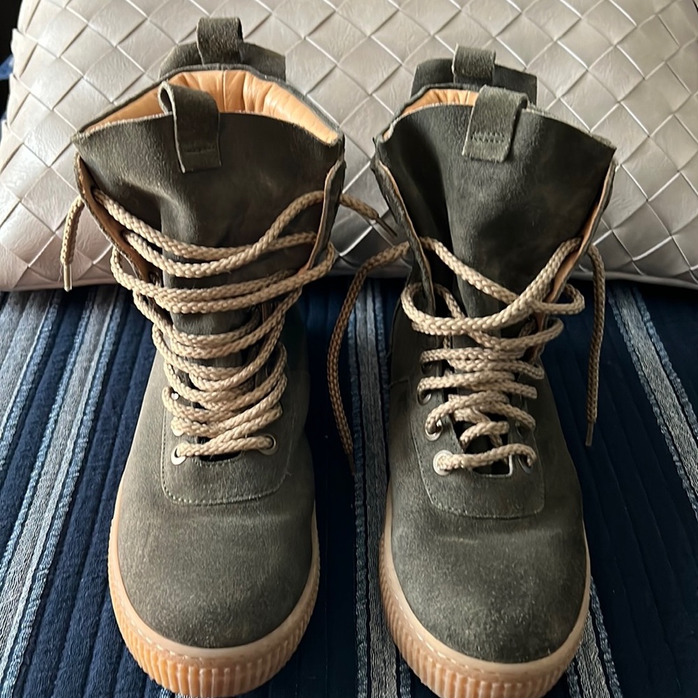 Cinzia Araia Kids, beautiful green boots, very good condition.